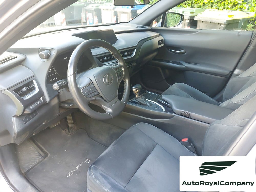 Lexus UX usata a Roma (9)