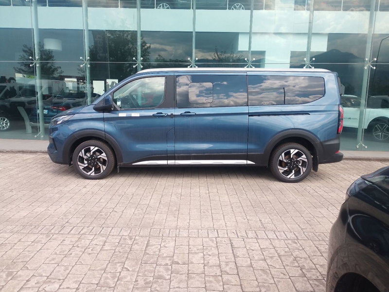 Ford Tourneo Custom nuova a Latina (2)