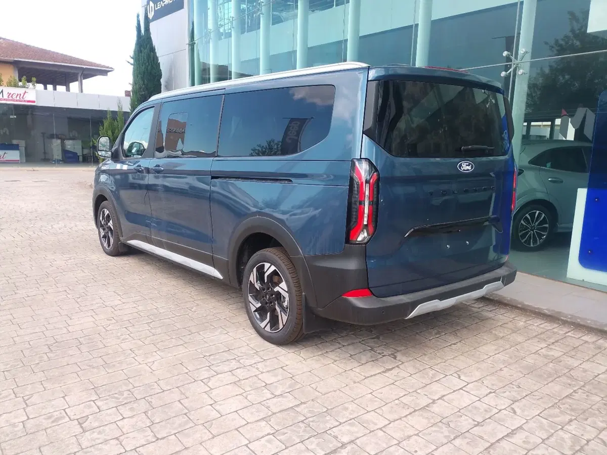 Ford Tourneo Custom nuova a Latina (3)