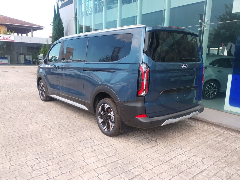 Ford Tourneo Custom nuova a Latina (3)