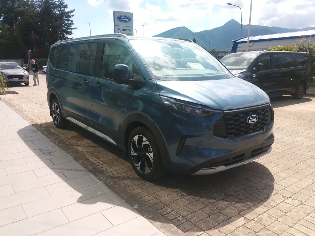 Ford Tourneo Custom nuova a Latina (5)