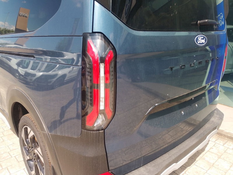Ford Tourneo Custom nuova a Latina (8)