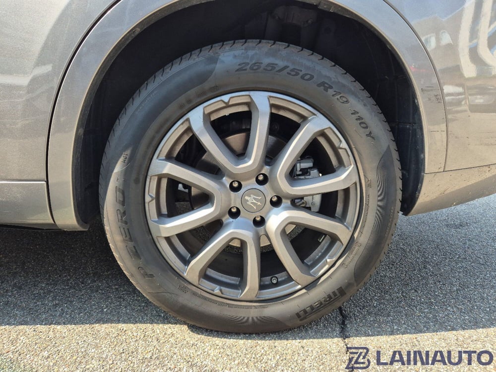 Maserati Levante usata a Milano (13)