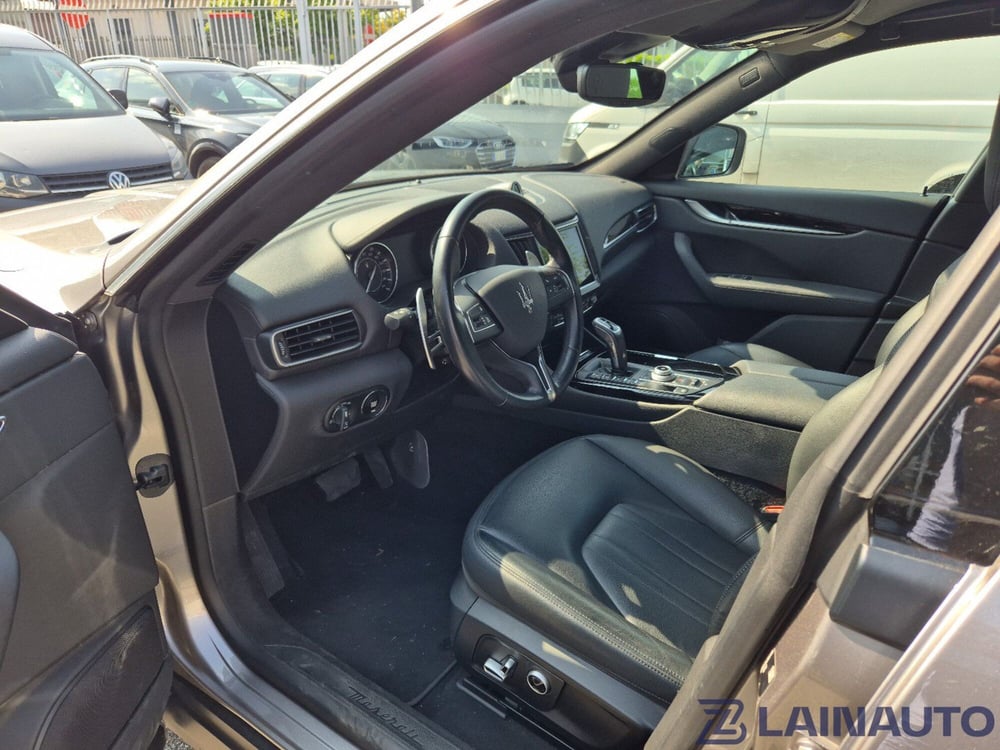 Maserati Levante usata a Milano (14)
