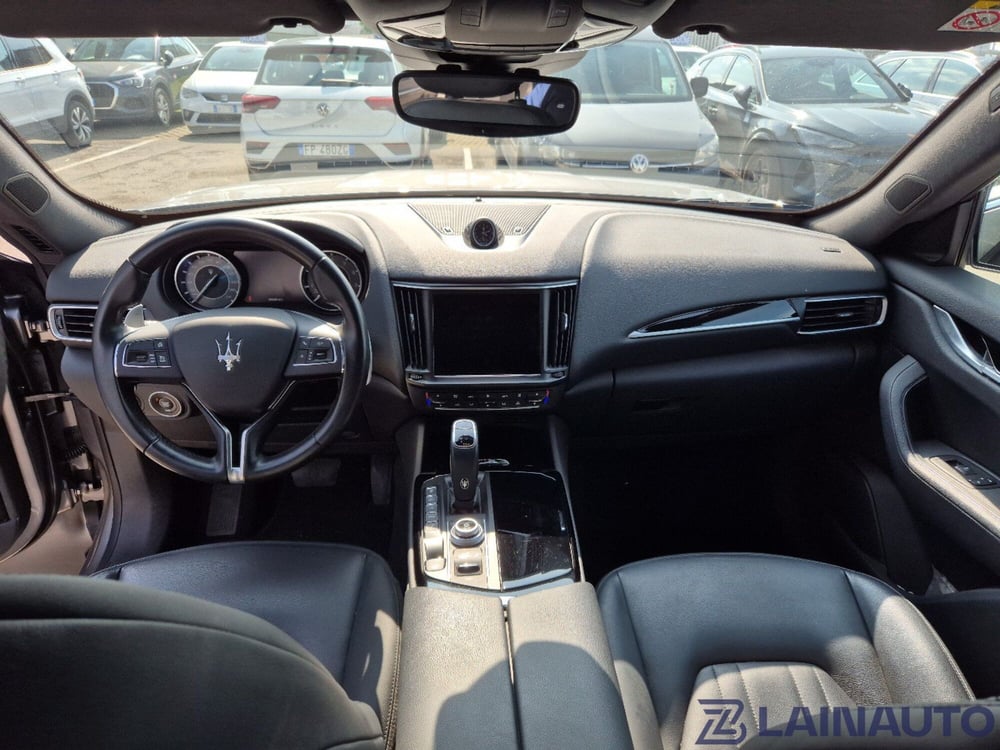 Maserati Levante usata a Milano (16)