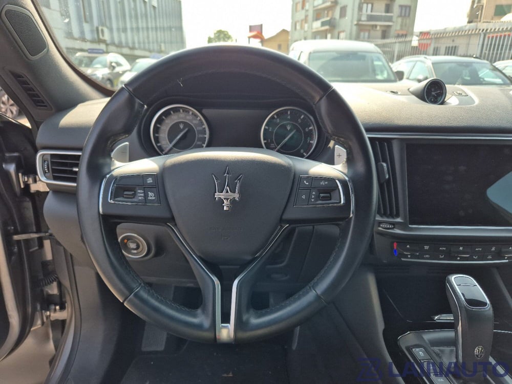 Maserati Levante usata a Milano (17)