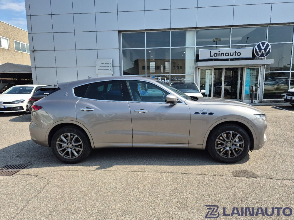 Maserati Levante usata a Milano (4)
