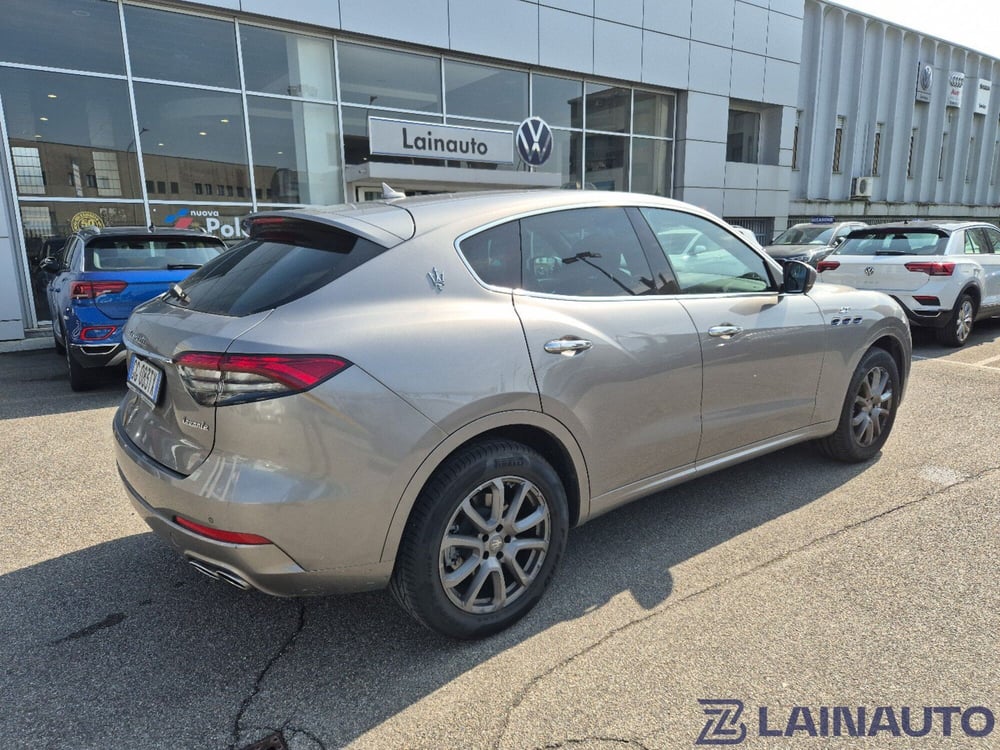 Maserati Levante usata a Milano (5)
