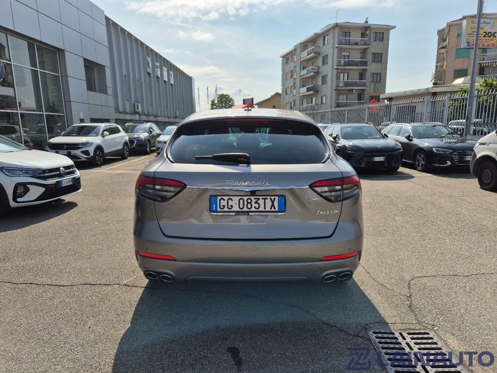 Maserati Levante usata a Milano (6)