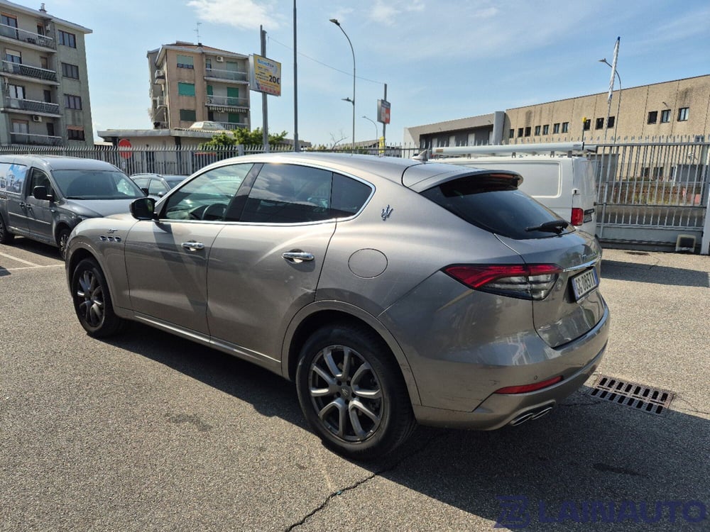 Maserati Levante usata a Milano (7)