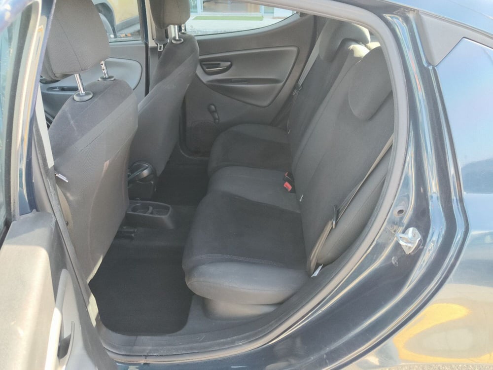 Lancia Ypsilon usata a Reggio Calabria (10)