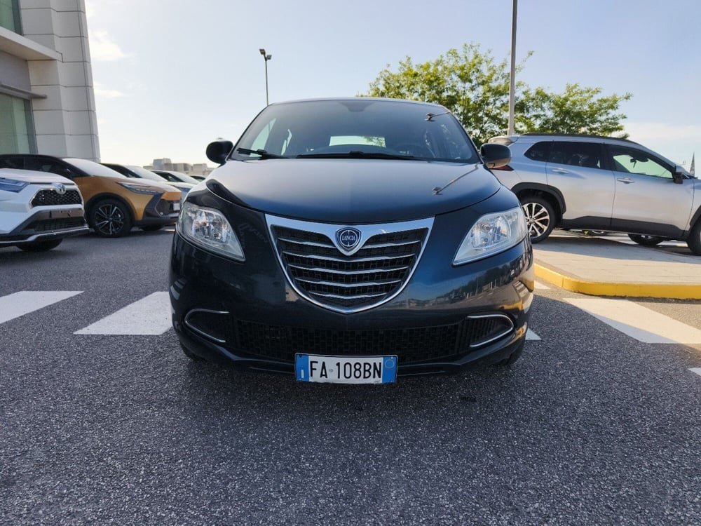 Lancia Ypsilon usata a Reggio Calabria (4)