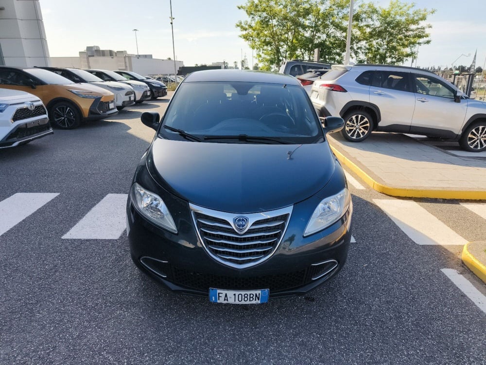 Lancia Ypsilon usata a Reggio Calabria (8)