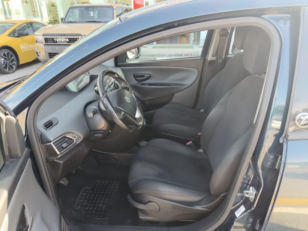 Lancia Ypsilon usata a Reggio Calabria (9)