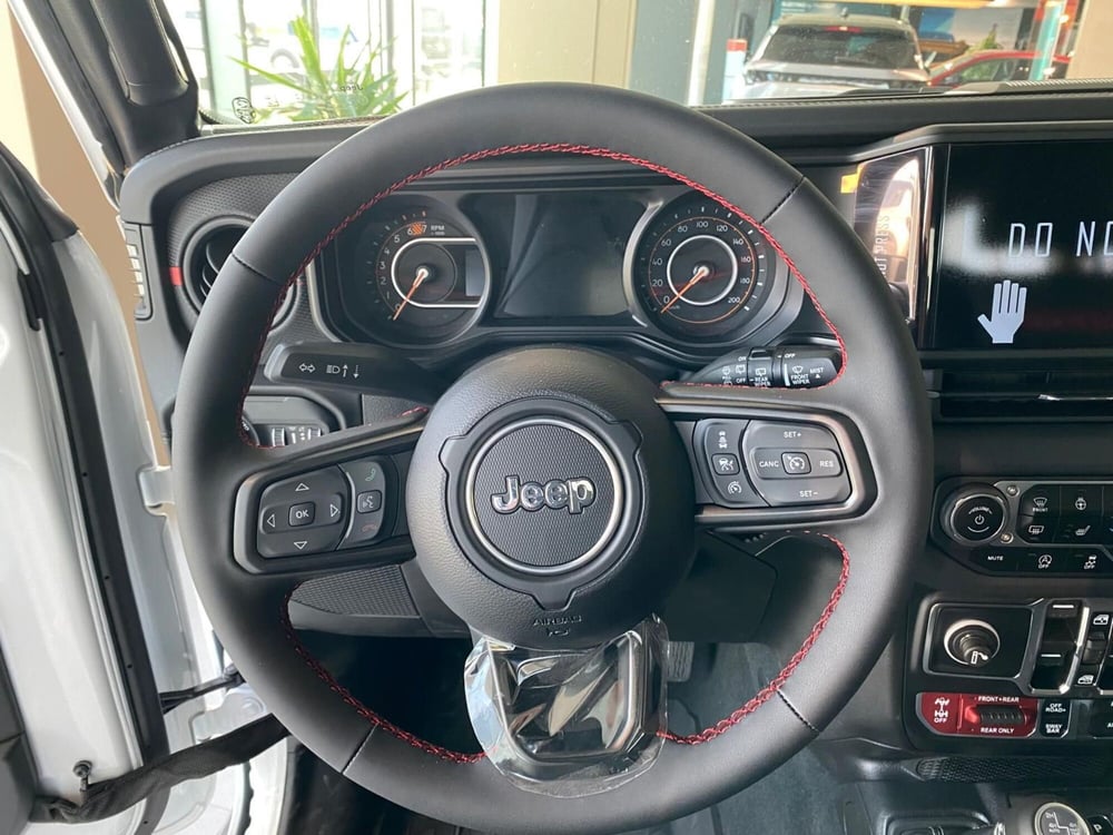 Jeep Wrangler Unlimited nuova a Milano (11)