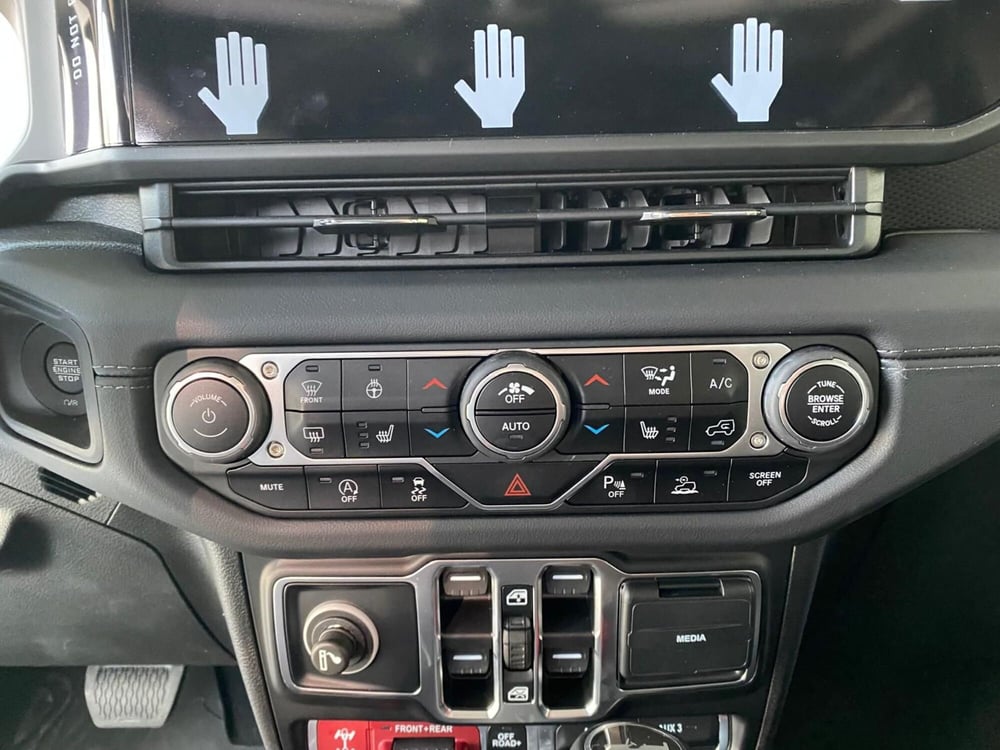 Jeep Wrangler Unlimited nuova a Milano (12)