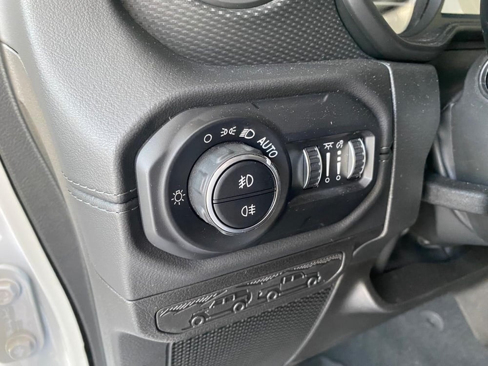 Jeep Wrangler Unlimited nuova a Milano (14)