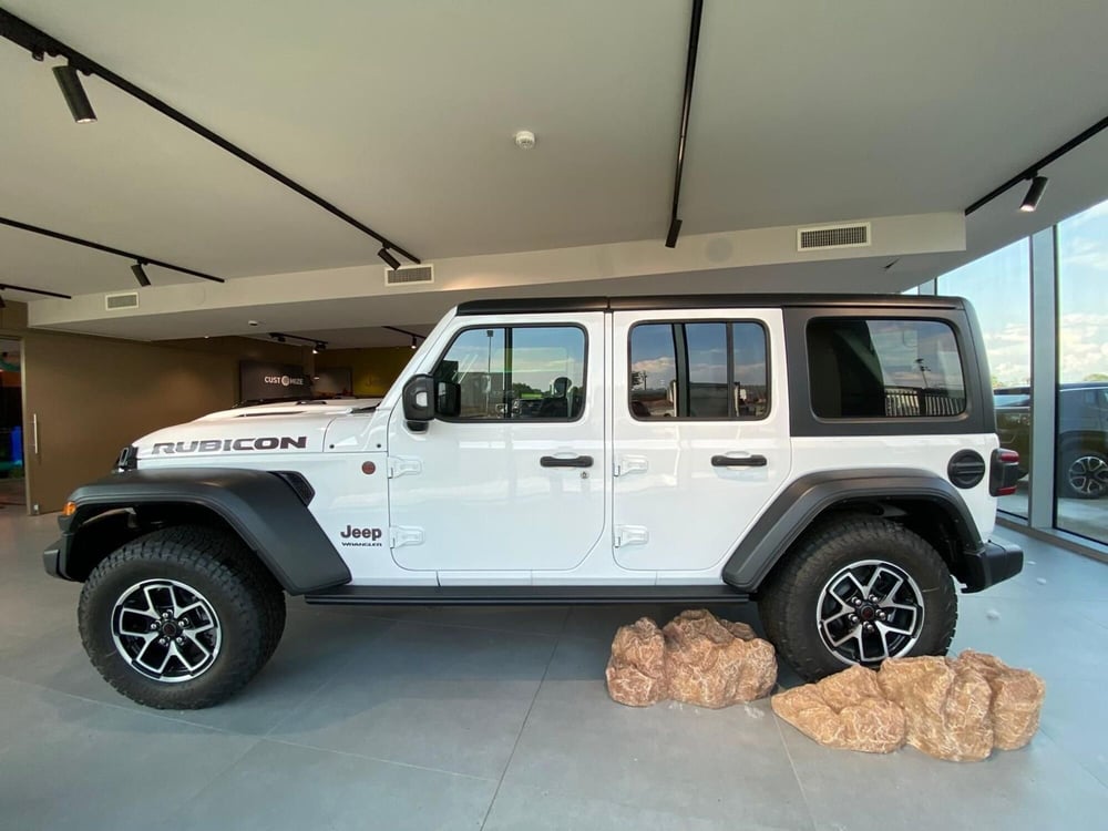 Jeep Wrangler Unlimited nuova a Milano (2)