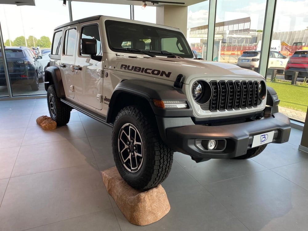 Jeep Wrangler Unlimited nuova a Milano (6)