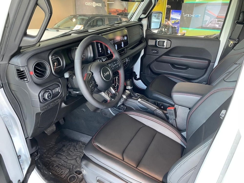 Jeep Wrangler Unlimited nuova a Milano (8)