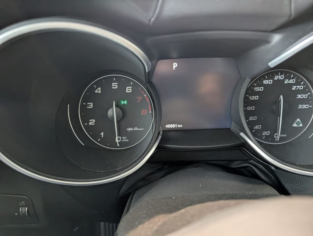 Alfa Romeo Stelvio usata a Milano (11)