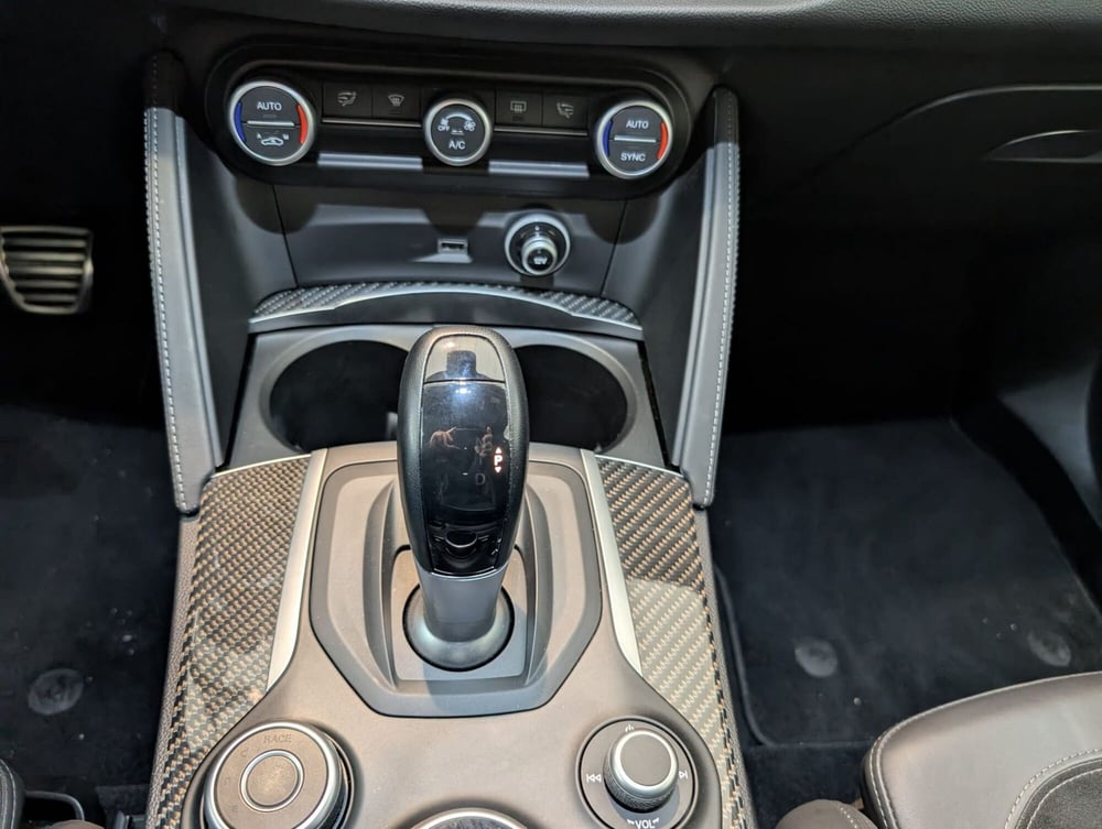 Alfa Romeo Stelvio usata a Milano (13)