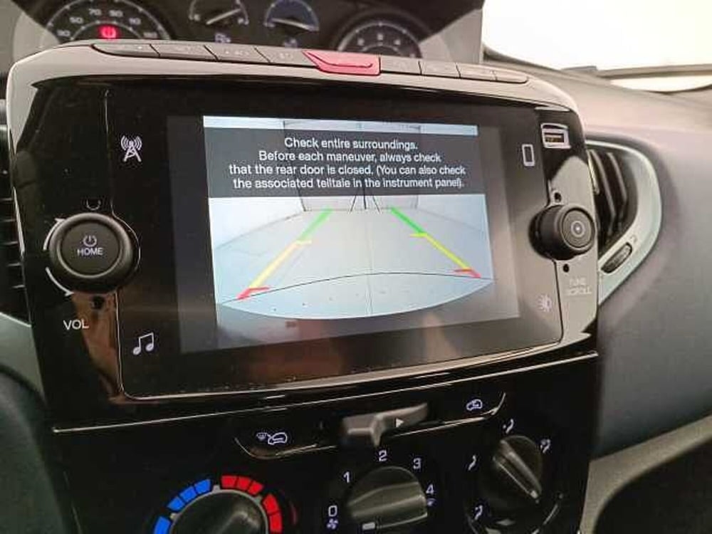 Lancia Ypsilon usata a Venezia (13)