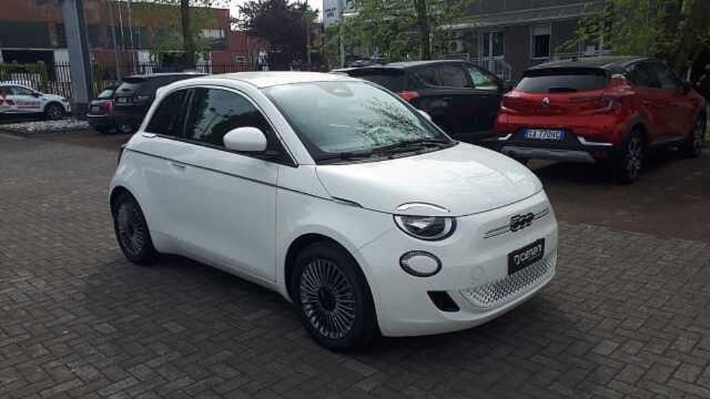 Fiat 500e nuova a Milano (8)