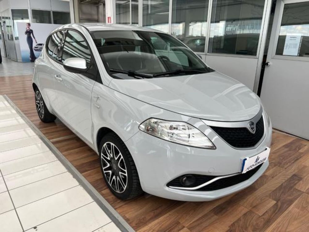 Lancia Ypsilon usata a Modena