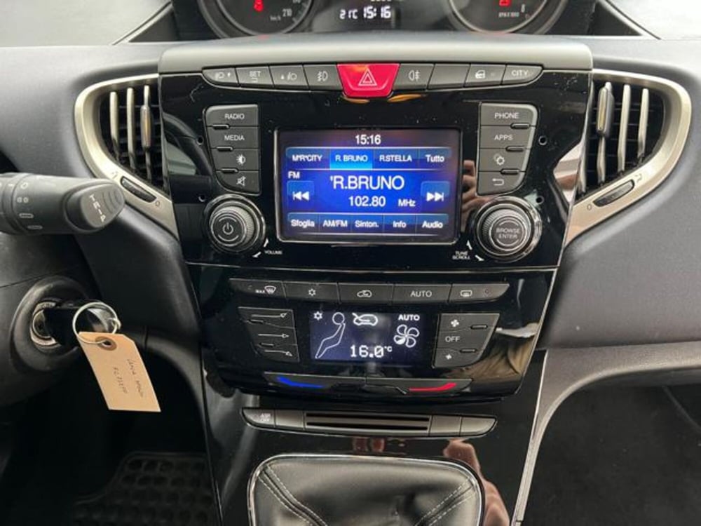 Lancia Ypsilon usata a Modena (10)