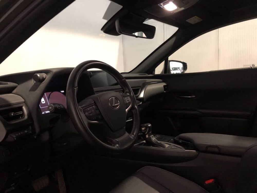 Lexus UX usata a Torino (10)