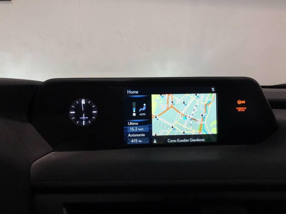Lexus UX usata a Torino (14)