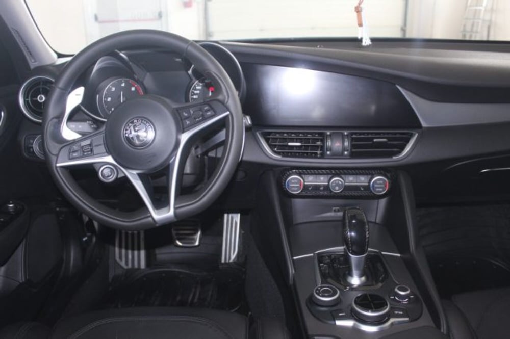 Alfa Romeo Giulia usata a Terni (11)