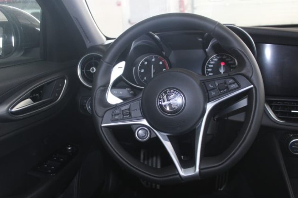 Alfa Romeo Giulia usata a Terni (12)