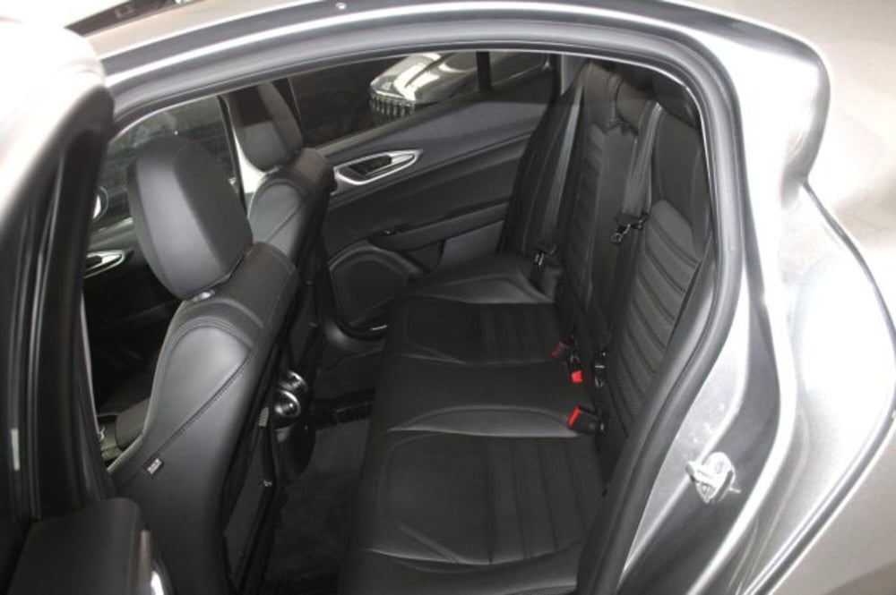 Alfa Romeo Giulia usata a Terni (9)