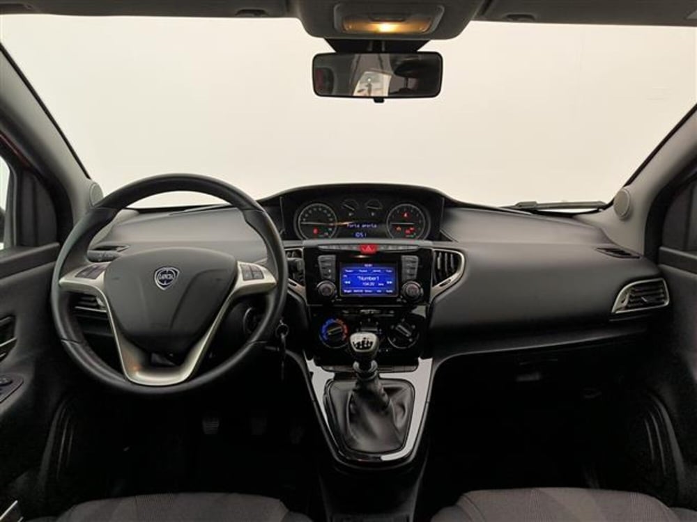 Lancia Ypsilon usata a Milano (14)