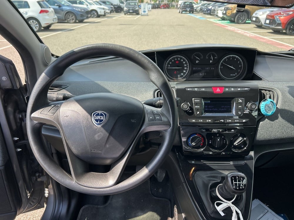 Lancia Ypsilon usata a Milano (11)