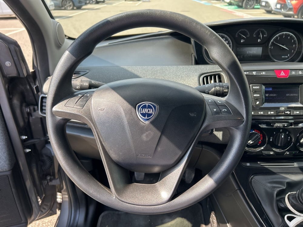 Lancia Ypsilon usata a Milano (12)