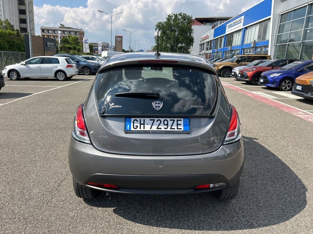 Lancia Ypsilon usata a Milano (5)