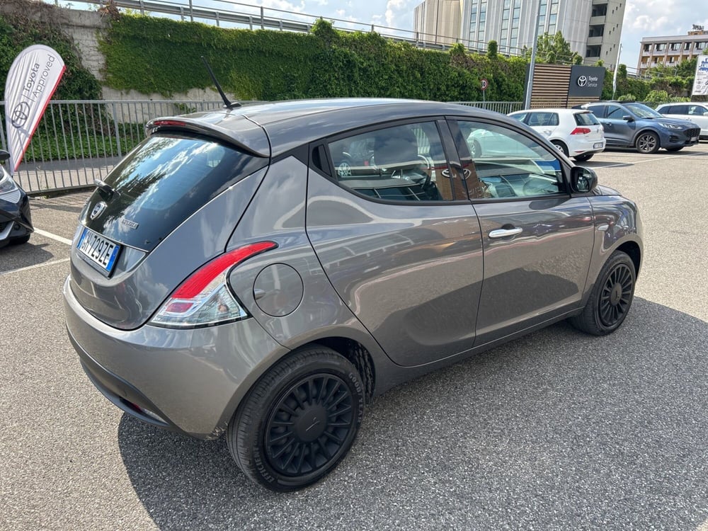 Lancia Ypsilon usata a Milano (6)