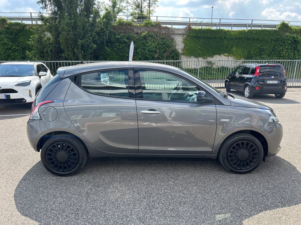 Lancia Ypsilon usata a Milano (7)
