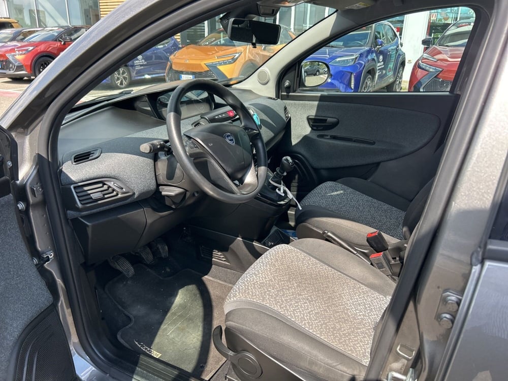 Lancia Ypsilon usata a Milano (9)