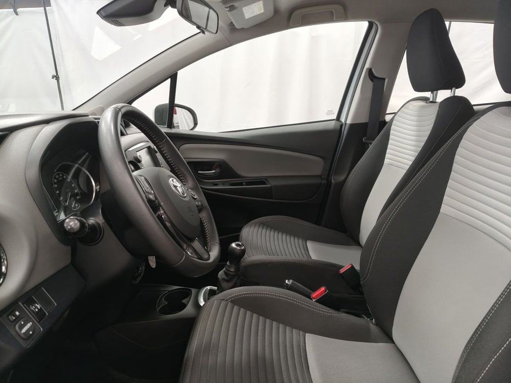 Toyota Yaris usata a Roma (15)