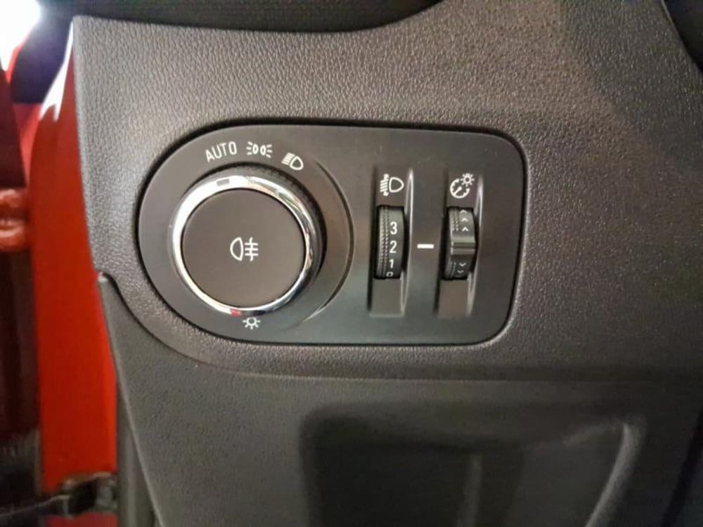 Opel Crossland usata a Genova (19)