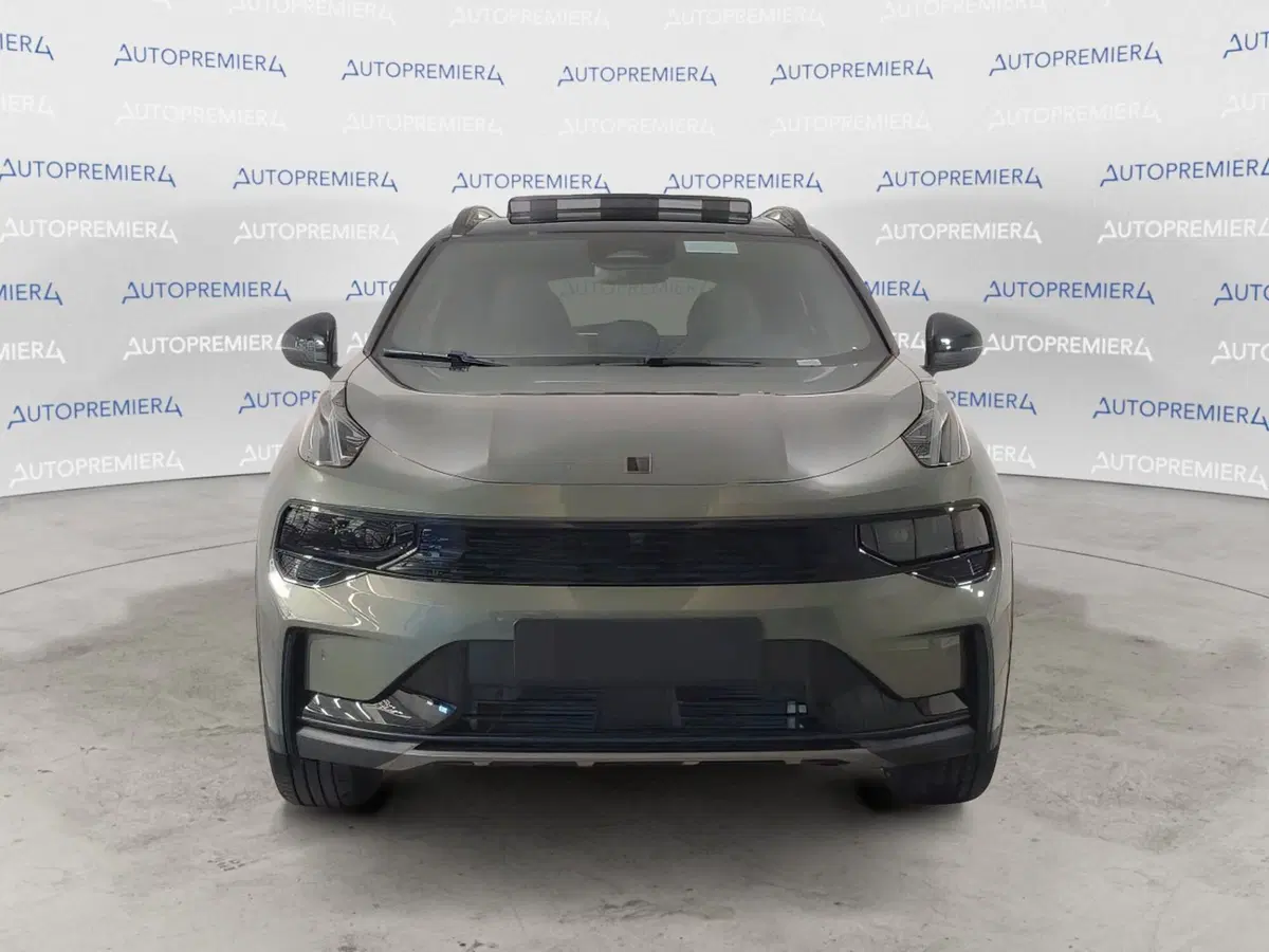 Lynk & Co 01 nuova a Como (2)