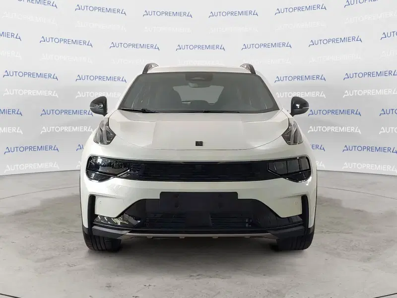 Lynk & Co 01 nuova a Como (2)