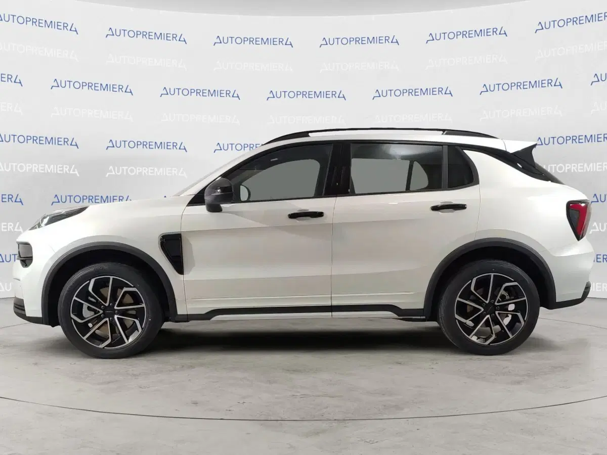 Lynk & Co 01 nuova a Como (3)