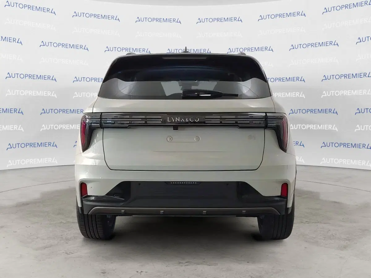 Lynk & Co 01 nuova a Como (4)