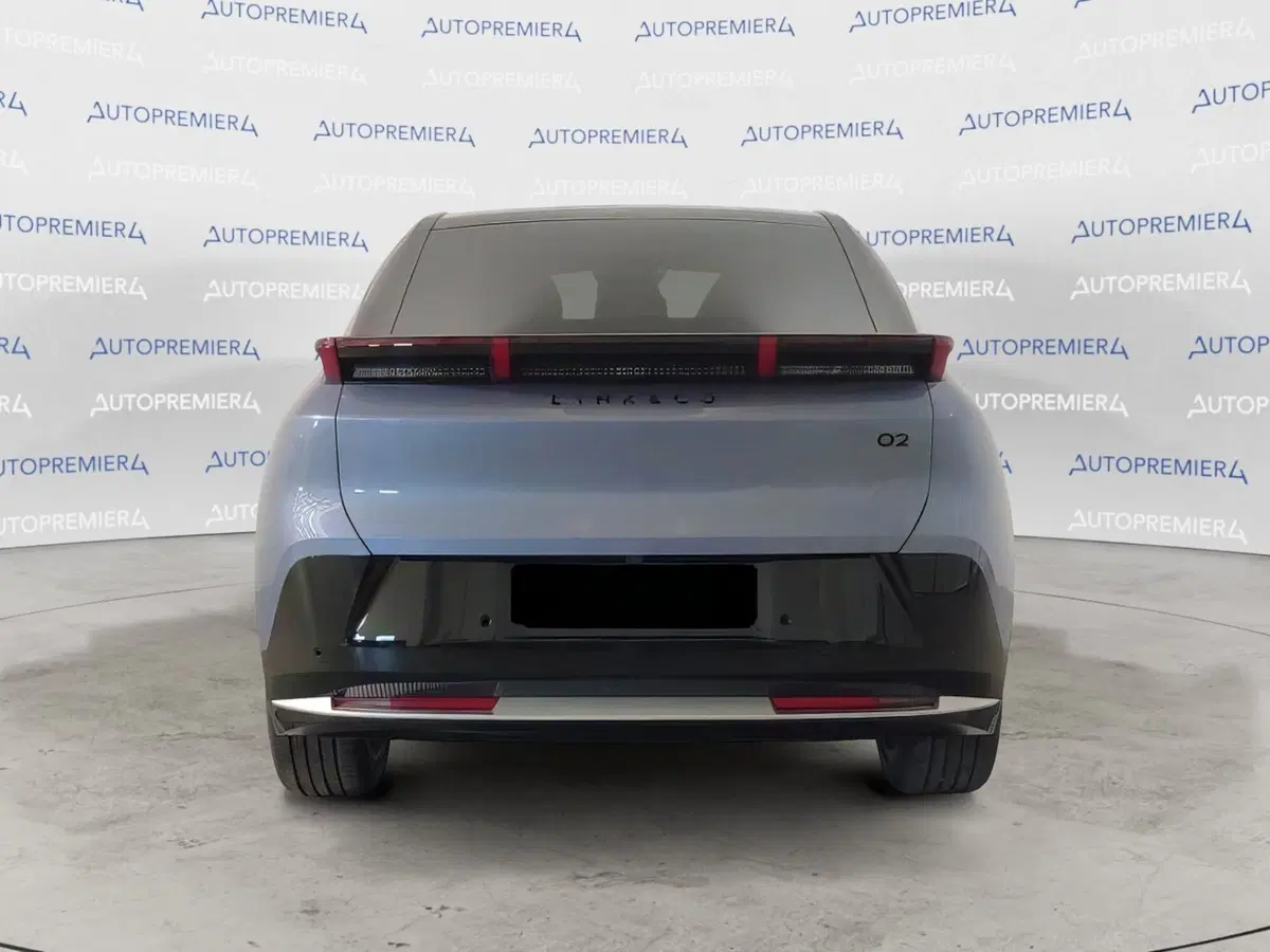 Lynk & Co 02 nuova a Como (4)