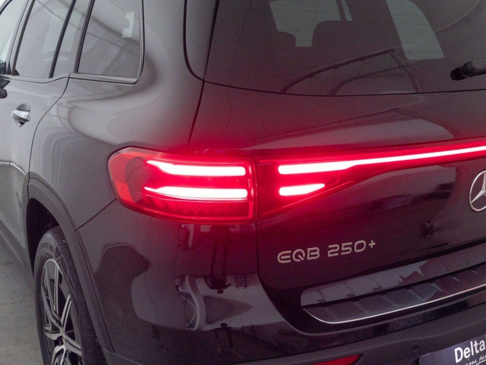 Mercedes-Benz EQB usata a Macerata (6)